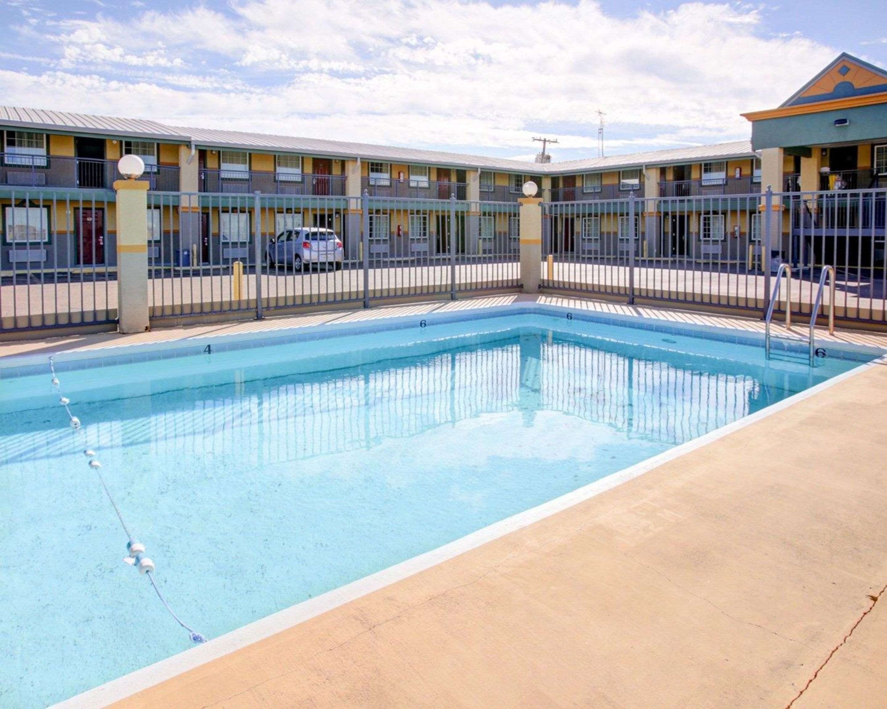 Outdoor pool | Econo Lodge Temple