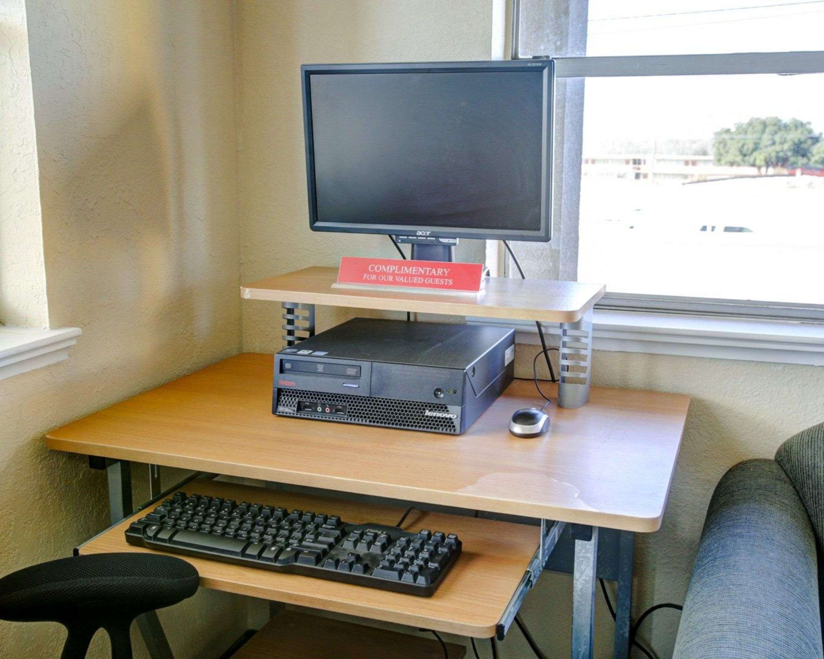 Business center with free wireless Internet access | Econo Lodge Temple