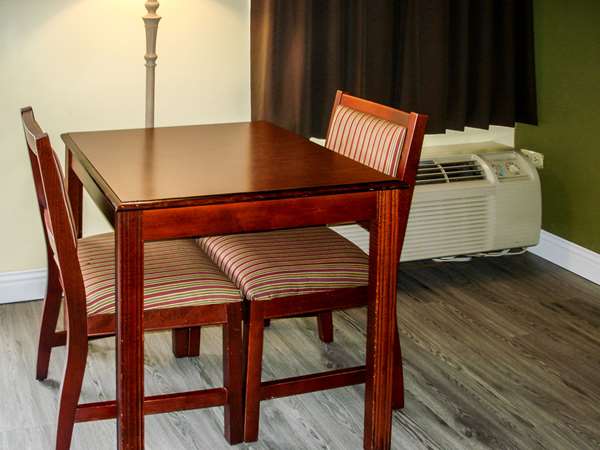  - Econo Lodge Texarkana