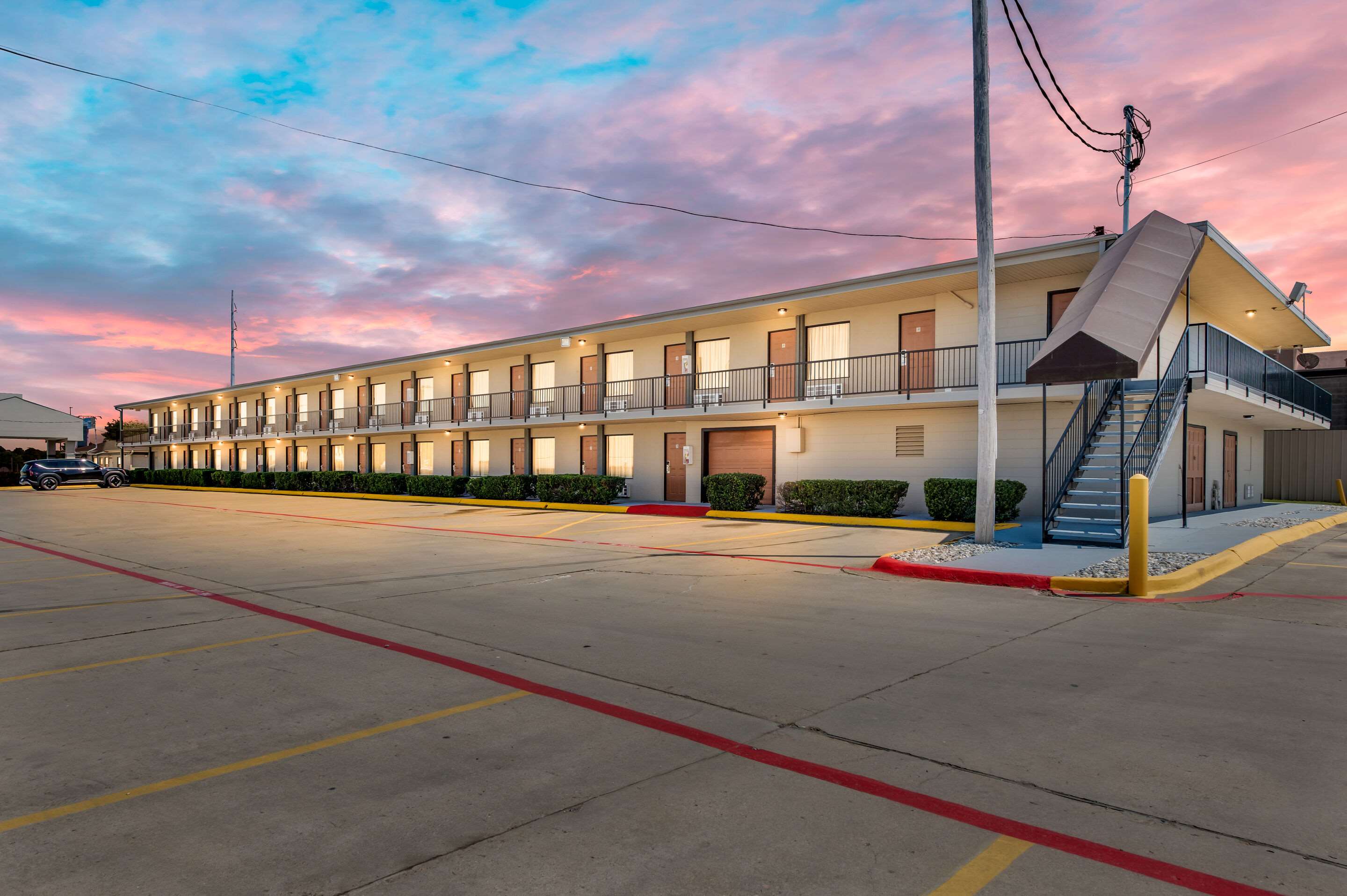 Twilight | Econo Lodge Texarkana I-30