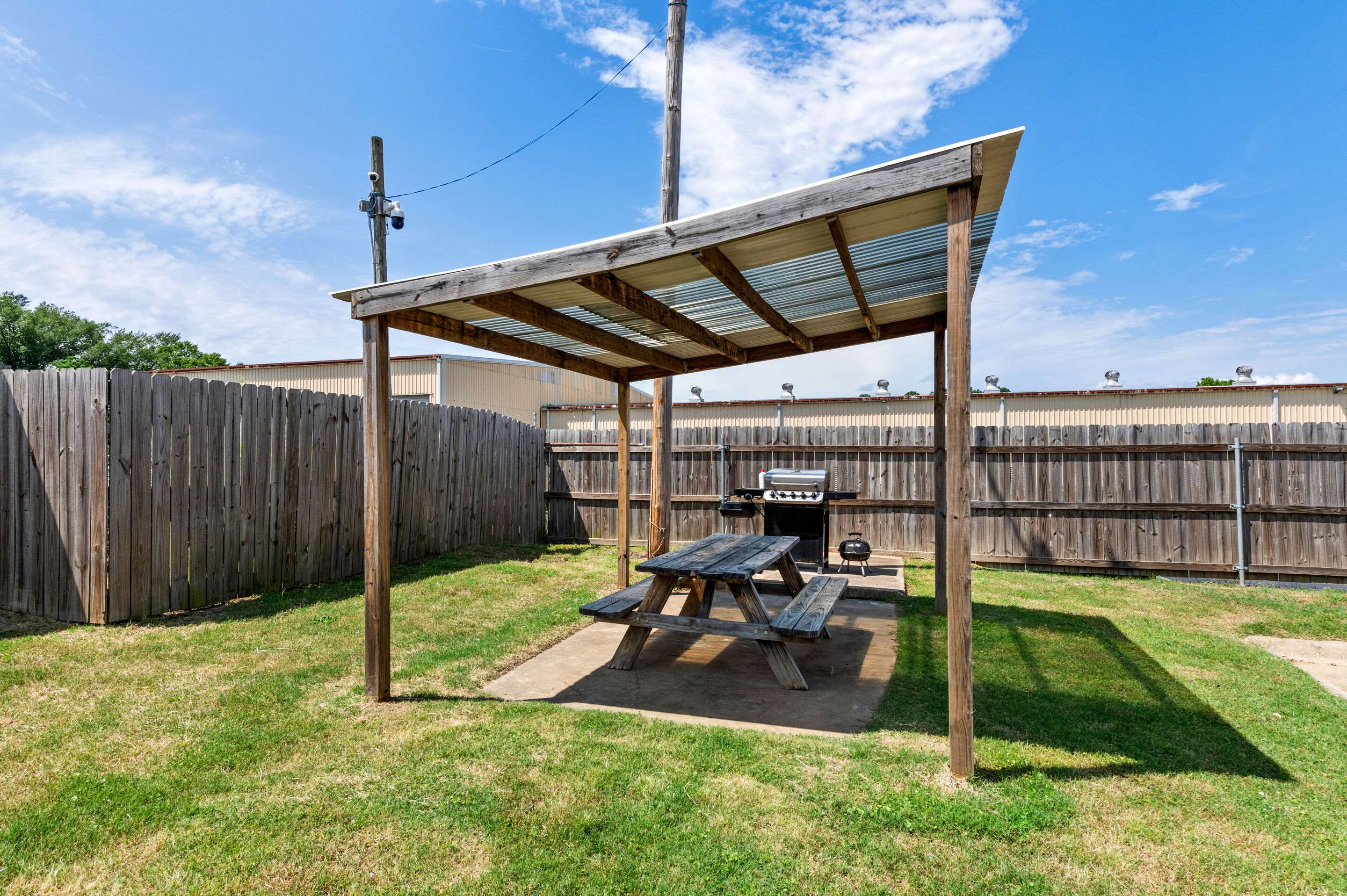 Grill Area | Econo Lodge Texarkana I-30
