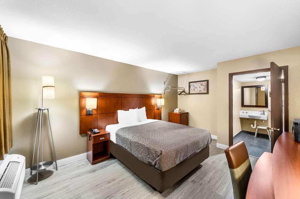 ECONO LODGE TEXARKANA I-30-guestroom-Guest Room,On-Site.jpg