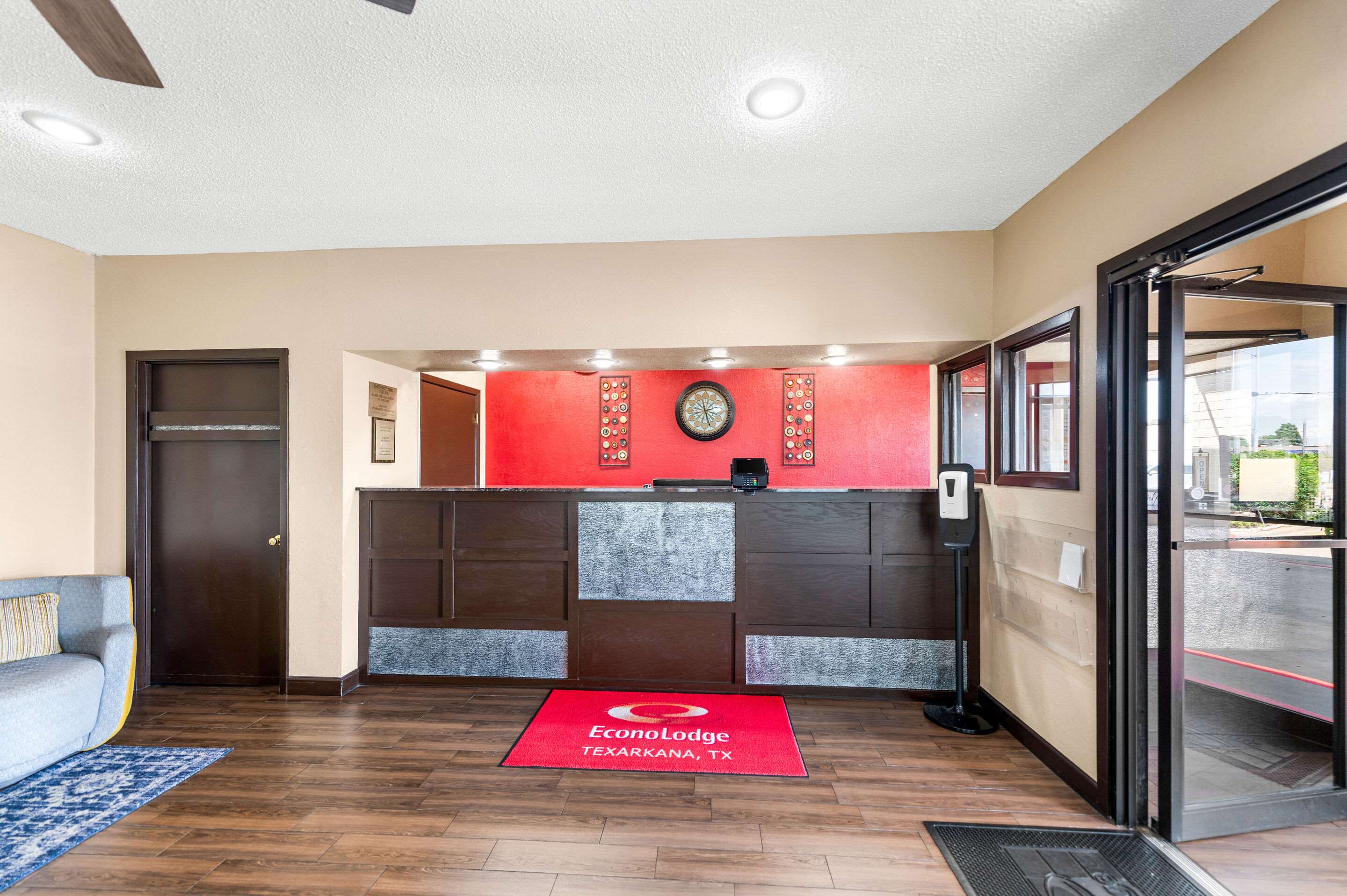 Front desk | Econo Lodge Texarkana I-30