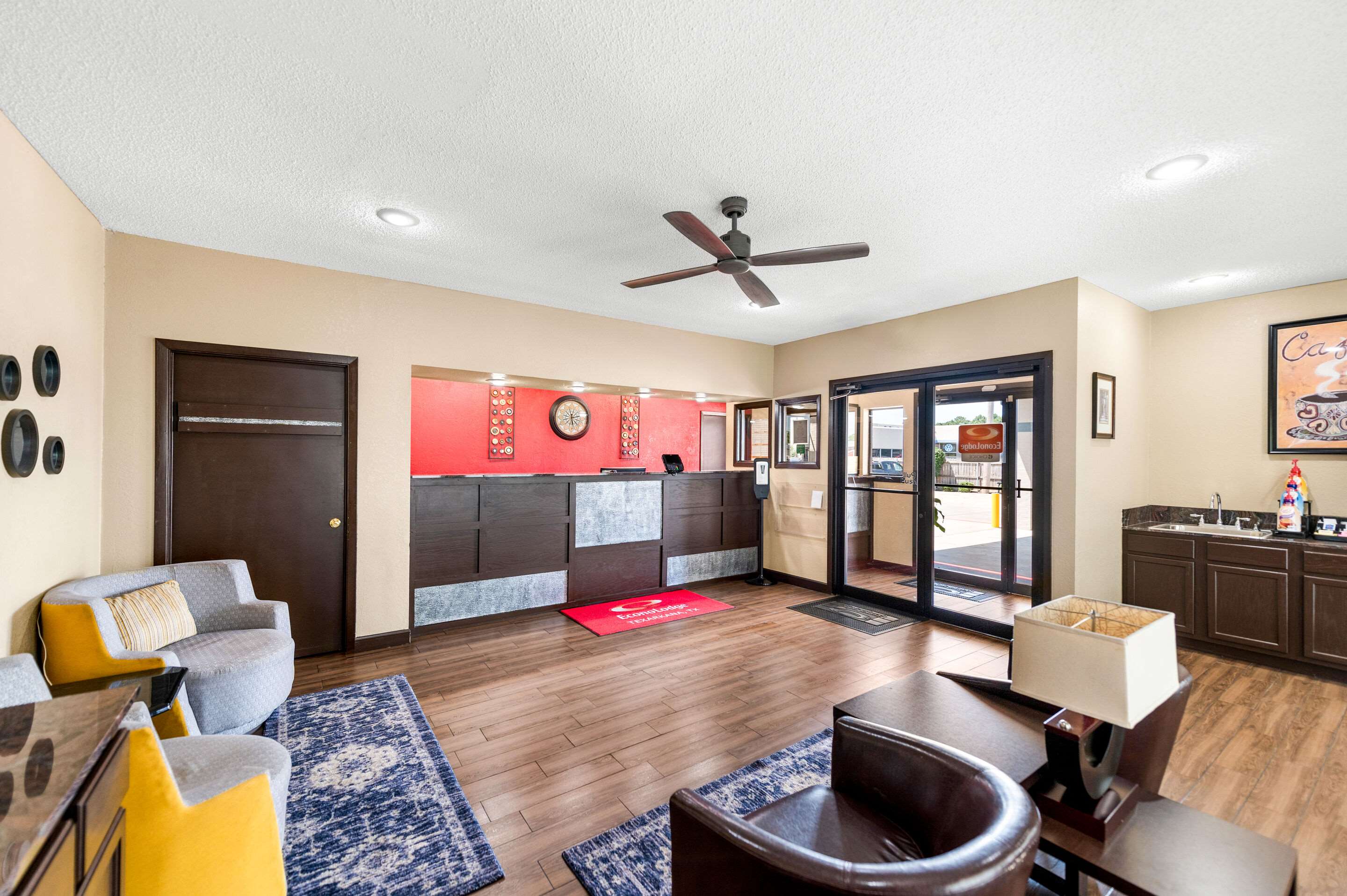Hotel lobby | Econo Lodge Texarkana I-30