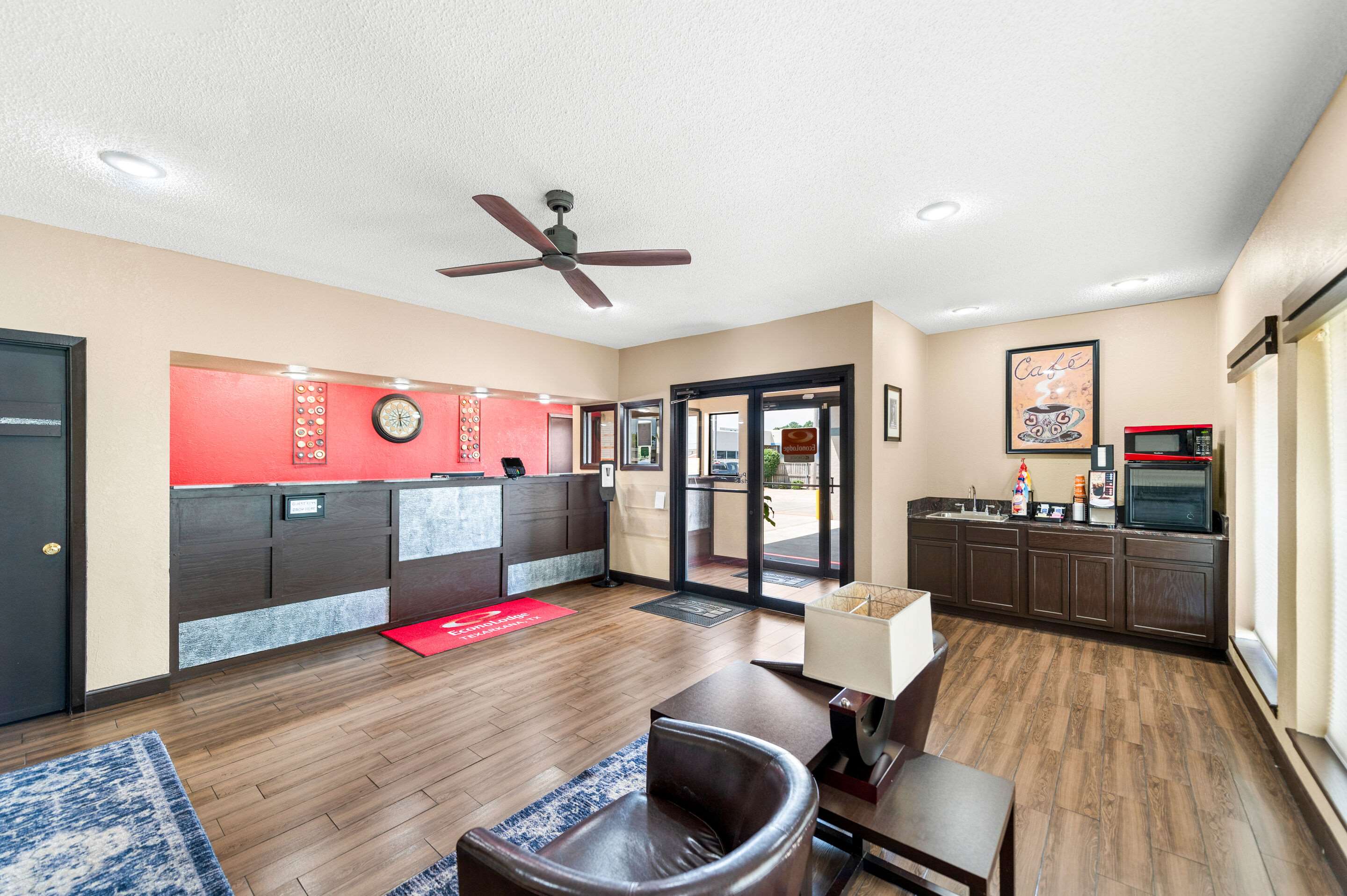 Hotel lobby | Econo Lodge Texarkana I-30