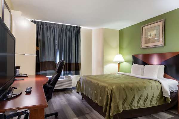  - Quality Inn North Baytown - I-10, Exit 792