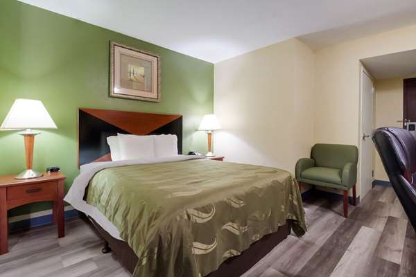  - Quality Inn North Baytown - I-10, Exit 792