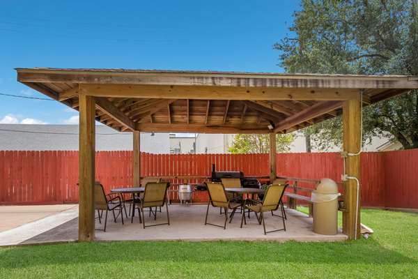  - Quality Inn North Baytown - I-10, Exit 792