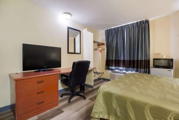  - Quality Inn North Baytown - I-10, Exit 792