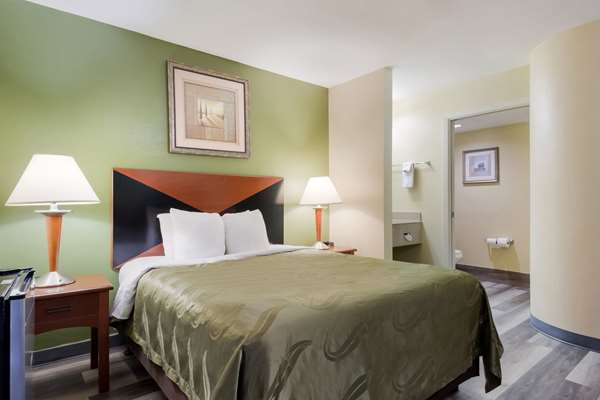  - Quality Inn North Baytown - I-10, Exit 792