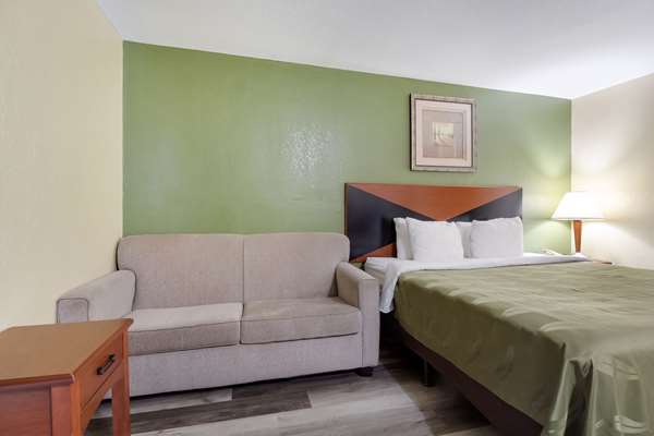  - Quality Inn North Baytown - I-10, Exit 792
