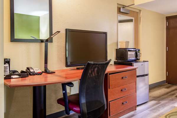  - Quality Inn North Baytown - I-10, Exit 792