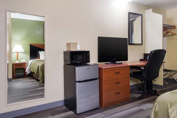  - Quality Inn North Baytown - I-10, Exit 792