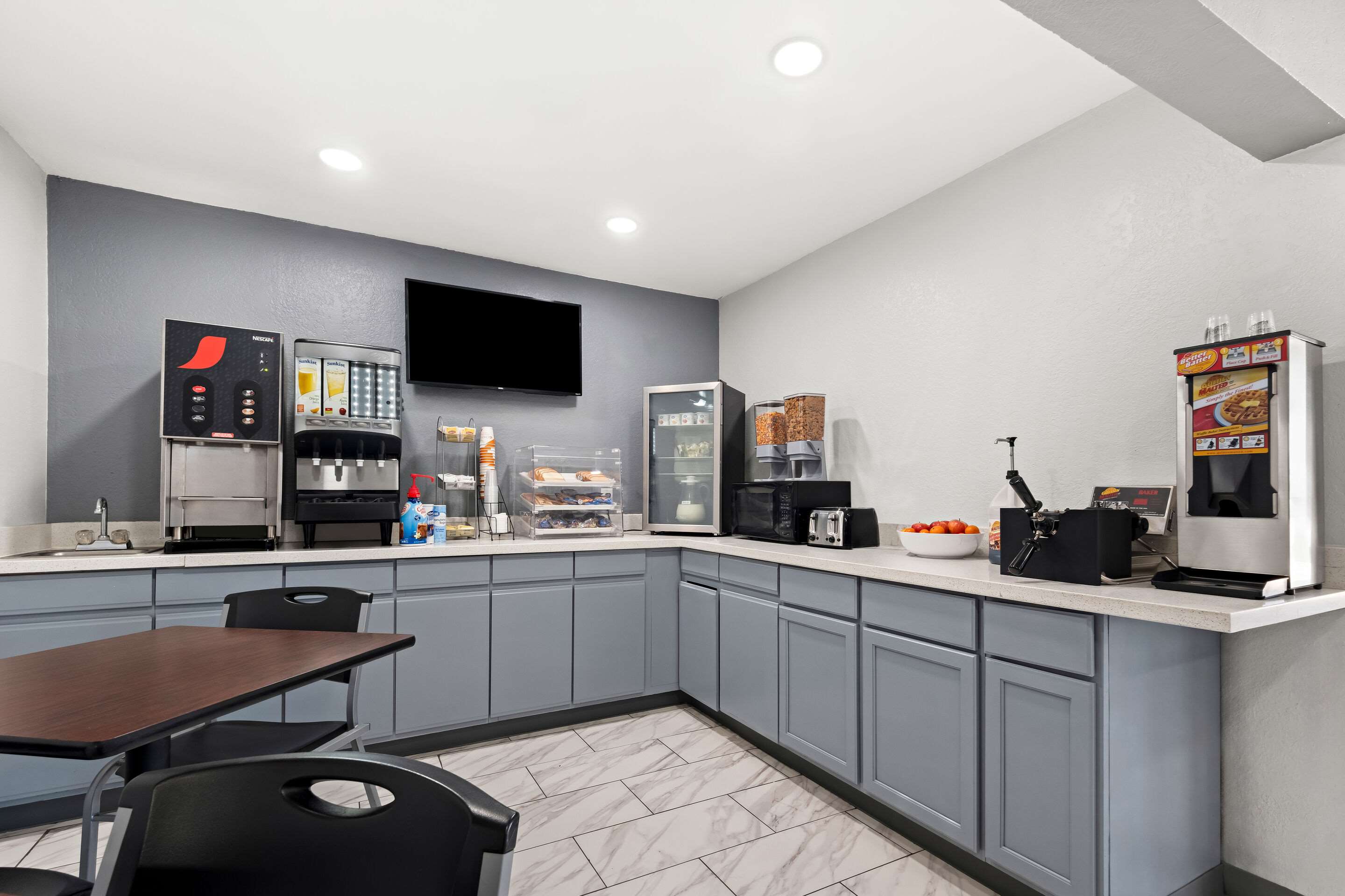Breakfast area | Econo Lodge Dumas