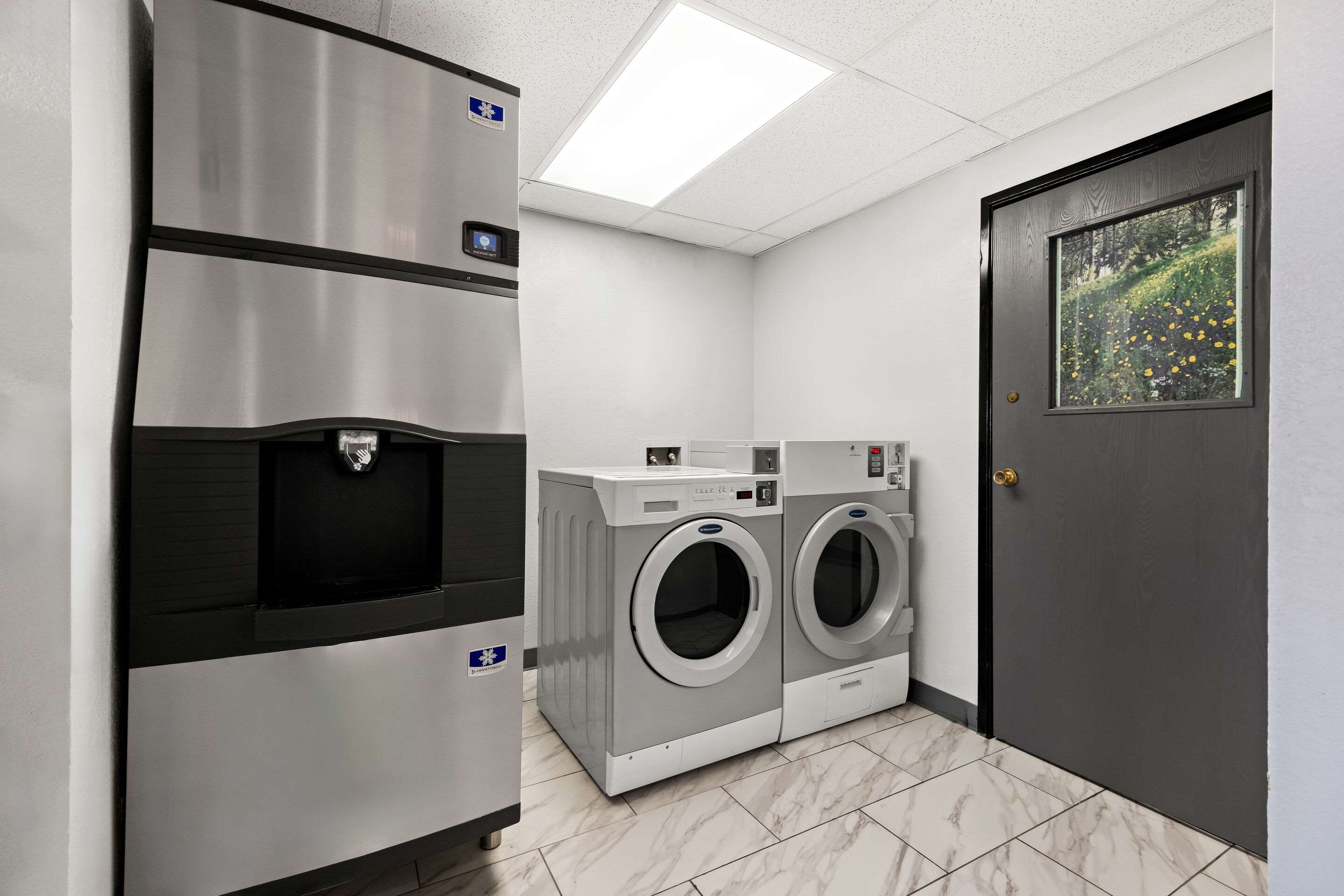 Guest laundry facilities | Econo Lodge Dumas