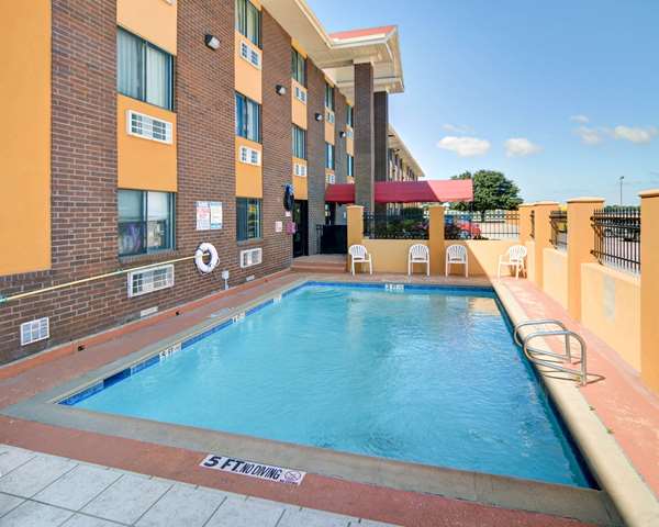 Pool - Quality Inn Irving