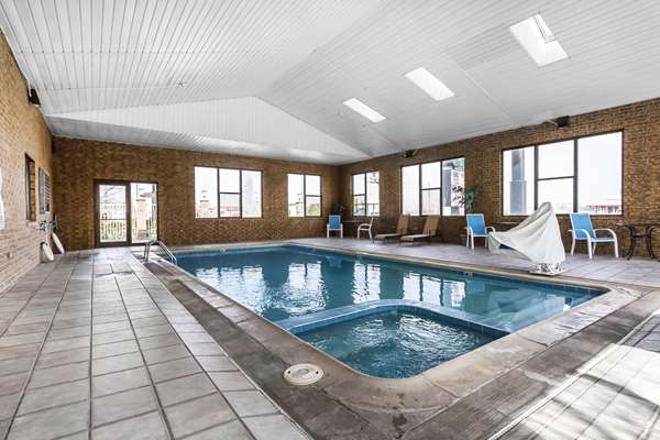 Pool - Quality Inn Dumas