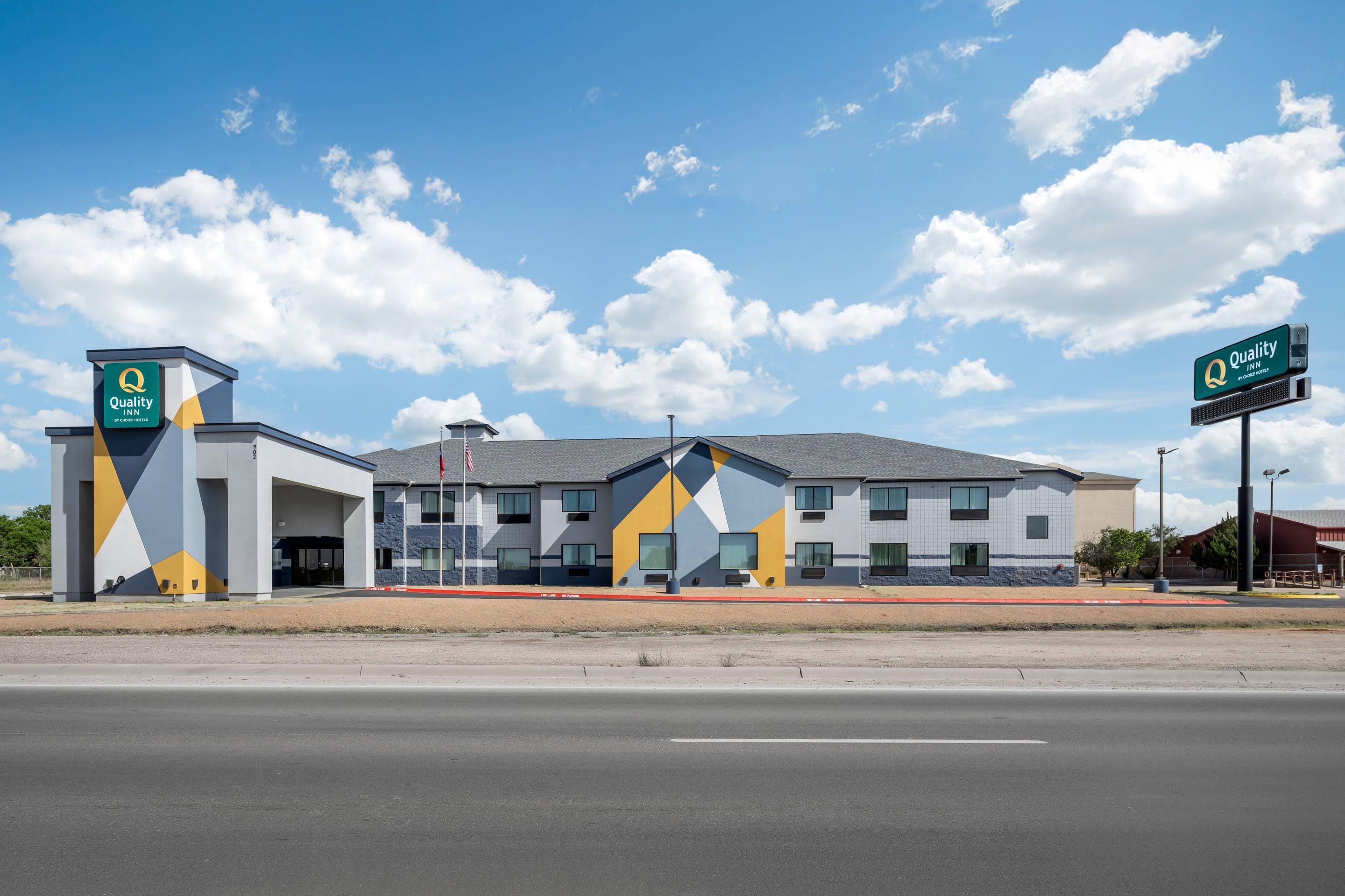 Hotel exterior | Quality Inn Midland