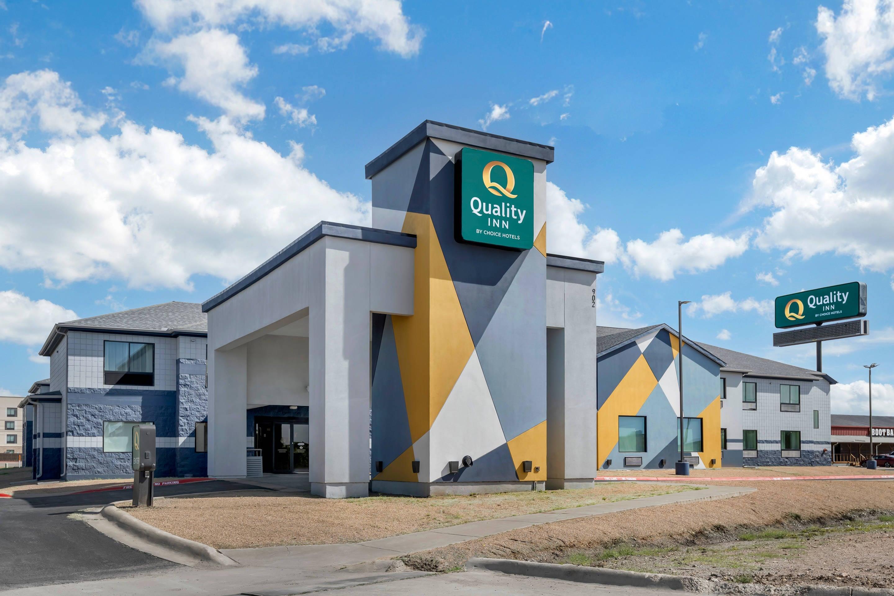 Hotel exterior | Quality Inn Midland