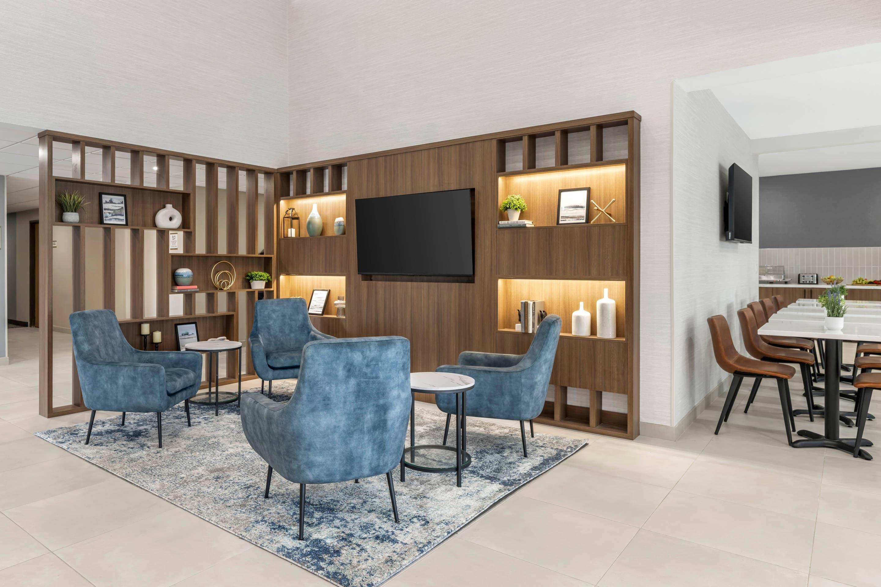 Hotel lobby | Quality Inn Midland
