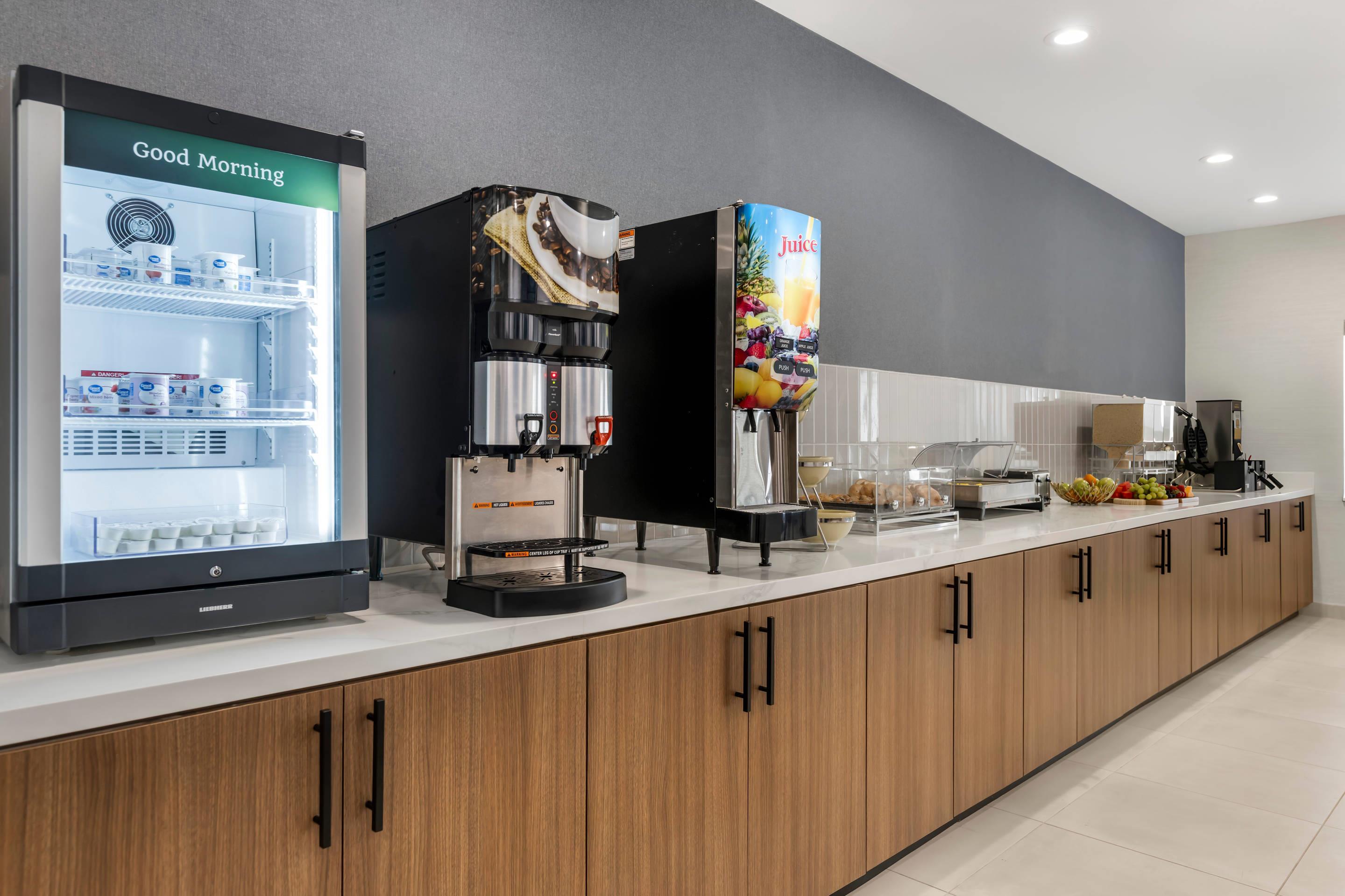 Breakfast area | Quality Inn Midland