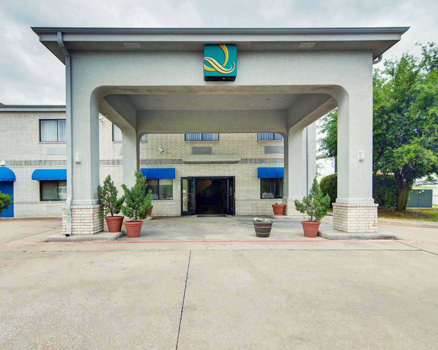 Quality Inn & Suites Grand Prairie I20, Exit 454, TX See Discounts