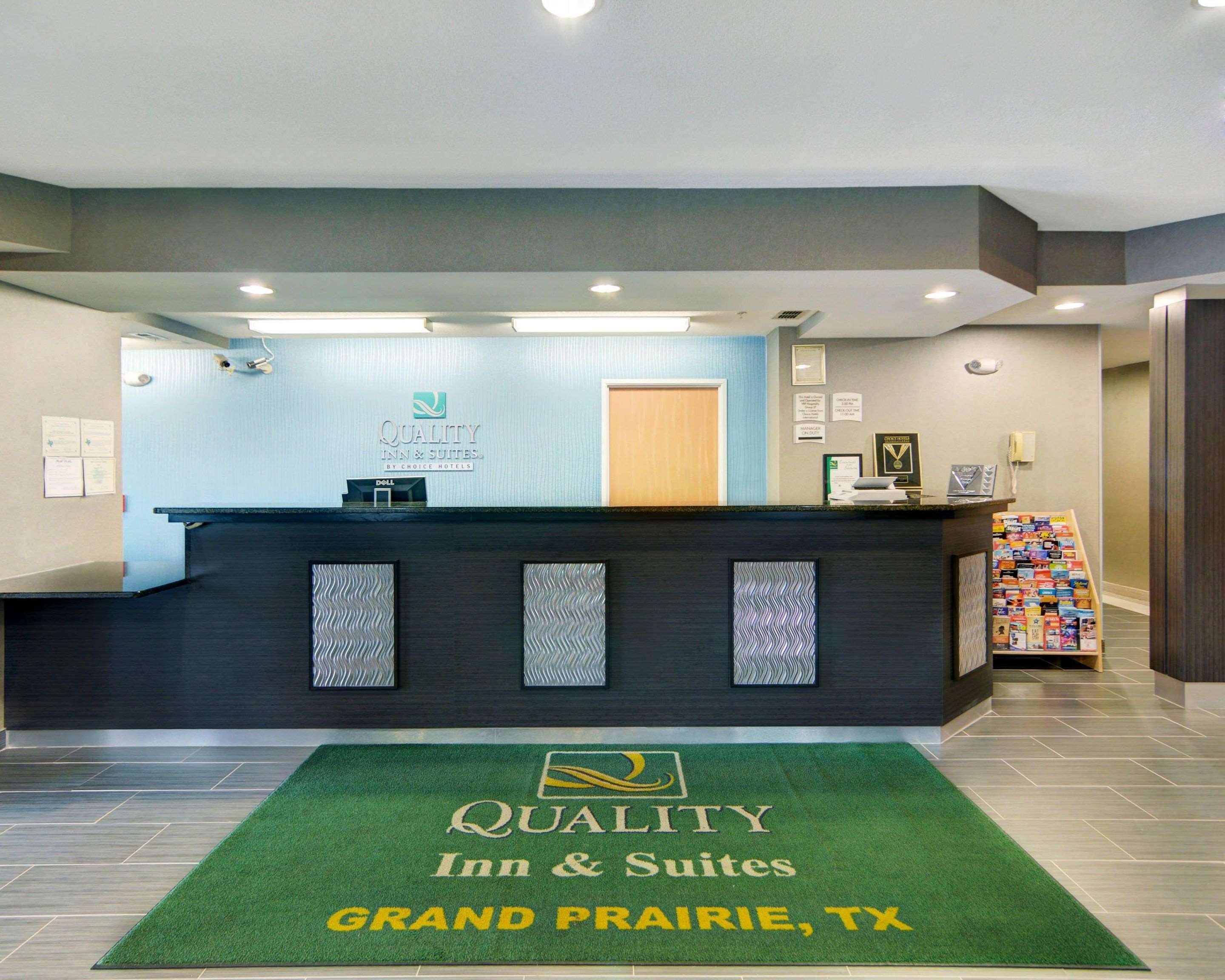 Front desk | Quality Inn & Suites