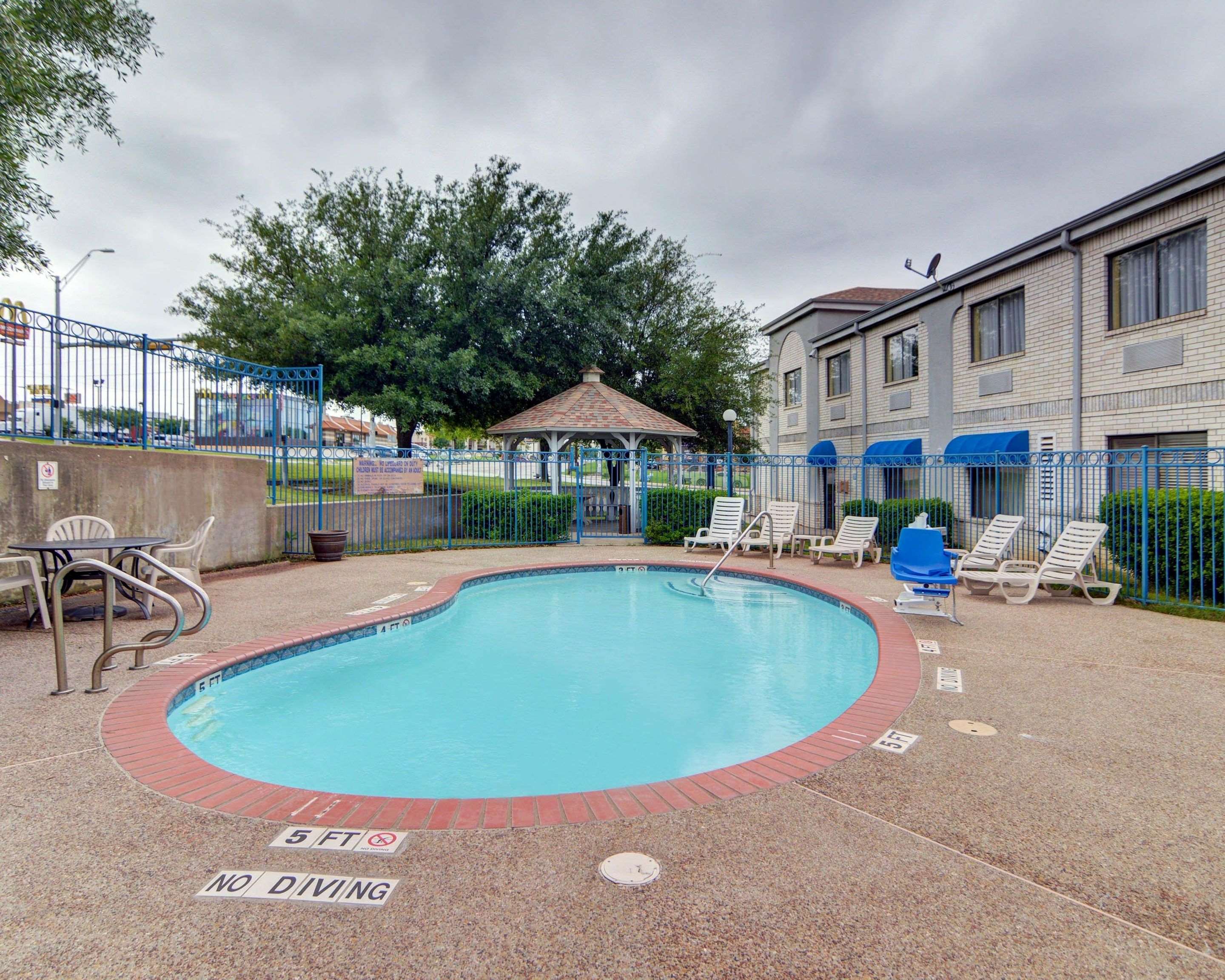 Outdoor pool | Quality Inn & Suites