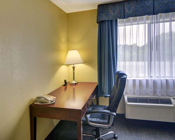 - Quality Inn & Suites Grand Prairie - I-20, Exit 454