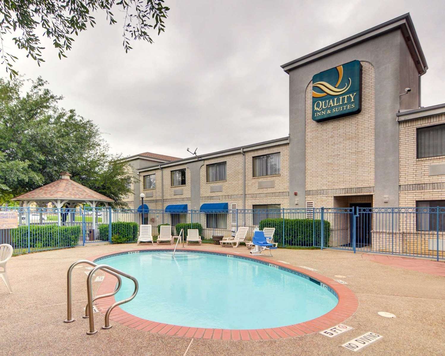 Quality Inn & Suites Grand Prairie I20, Exit 454, TX See Discounts