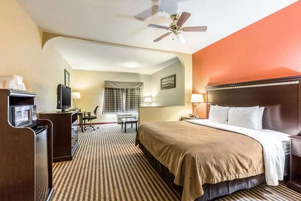 Suite - Quality Suites North Houston - I-45, Exits 66 & 66A