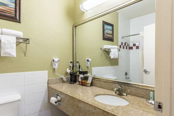  - Quality Suites North Houston - I-45, Exits 66 & 66A
