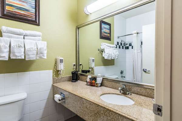  - Quality Suites North Houston - I-45, Exits 66 & 66A
