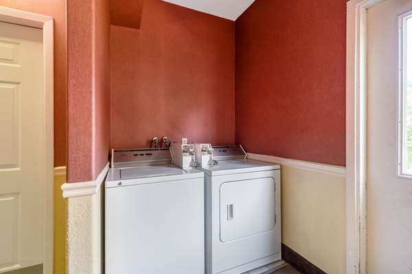 Amenities - Quality Suites North Houston - I-45, Exits 66 & 66A