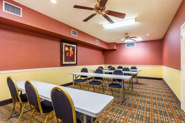  - Quality Suites North Houston - I-45, Exits 66 & 66A