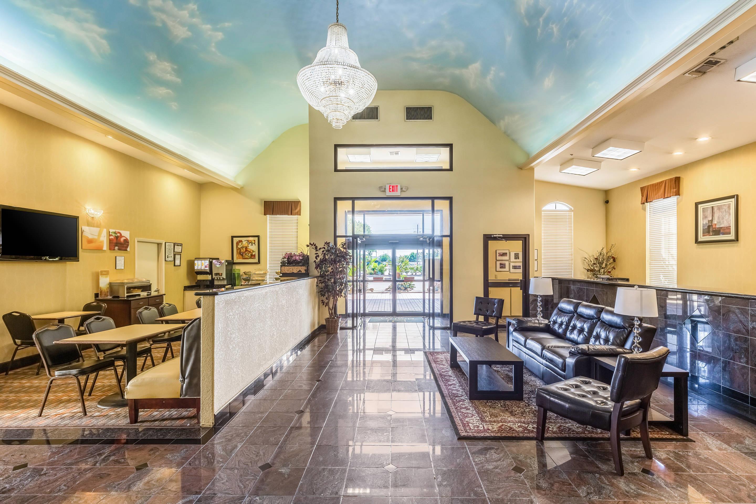 Hotel lobby | Quality Suites North