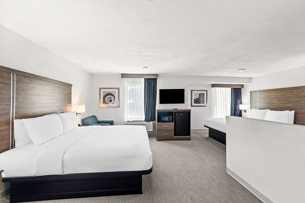 QUALITY INN BASTROP-guestroom-Guest Room,On-Site.jpg