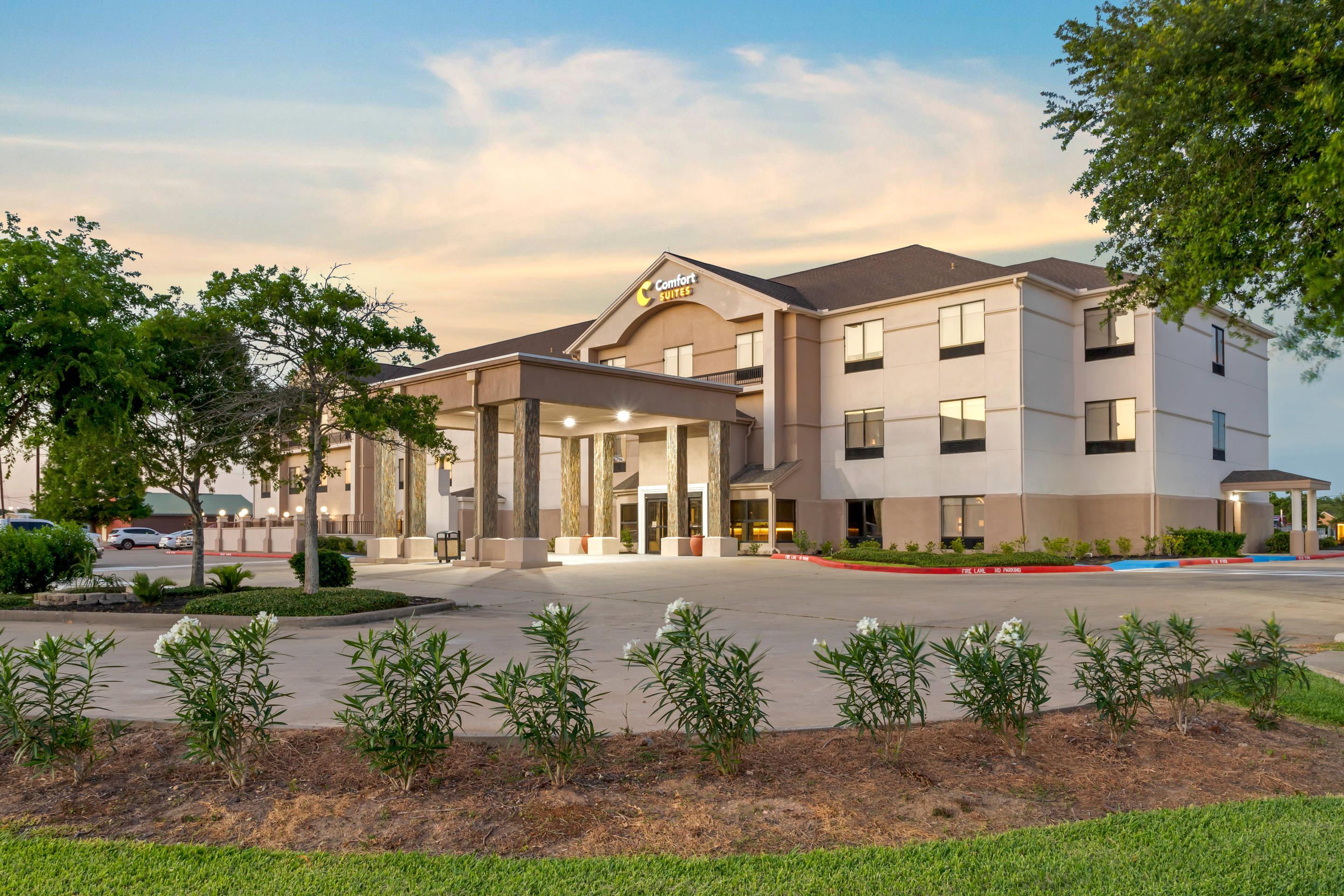 Hotel exterior | Comfort Suites La Porte
