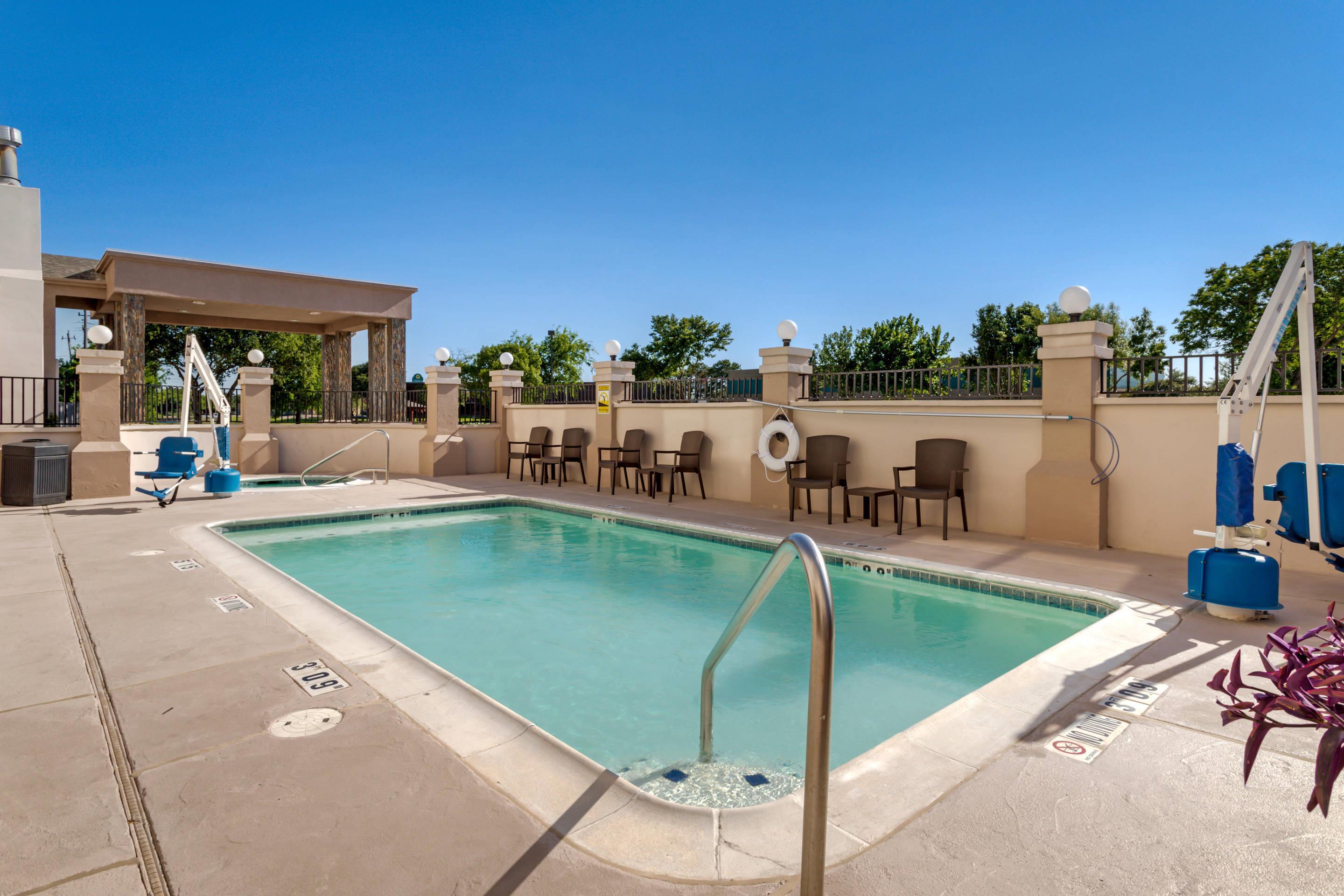 Outdoor pool | Comfort Suites La Porte
