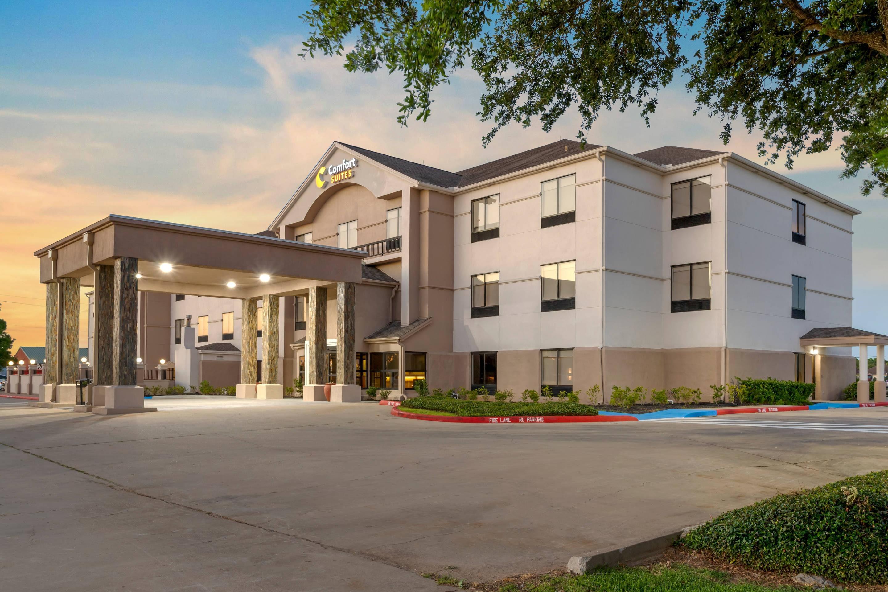 Hotel exterior | Comfort Suites La Porte