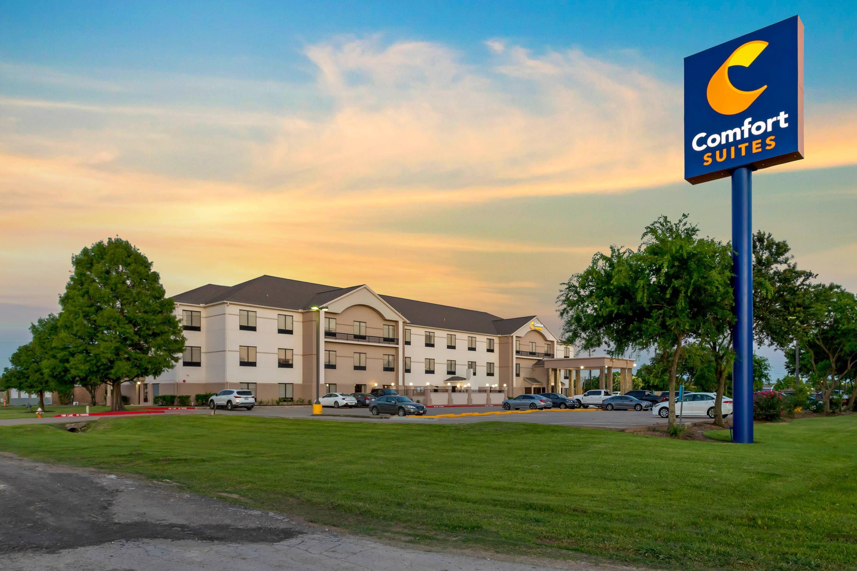 Hotel exterior | Comfort Suites La Porte