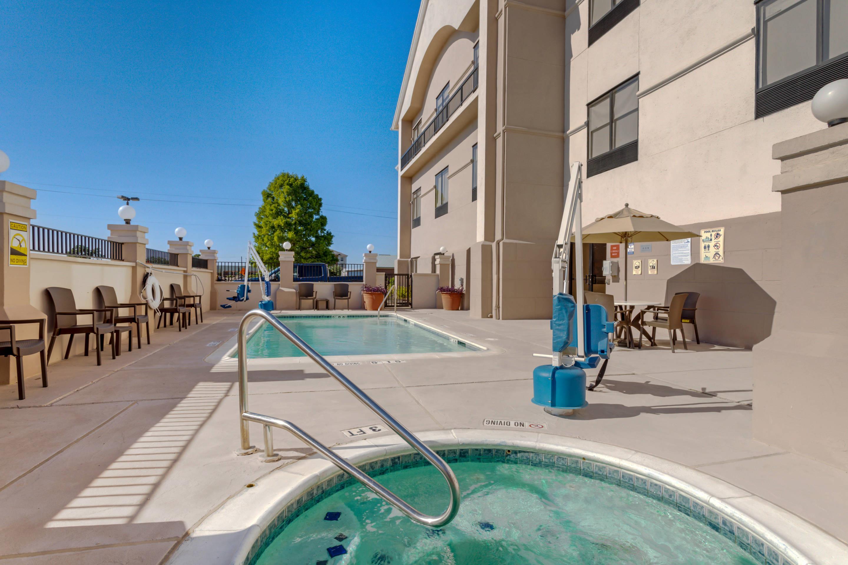 Outdoor pool | Comfort Suites La Porte