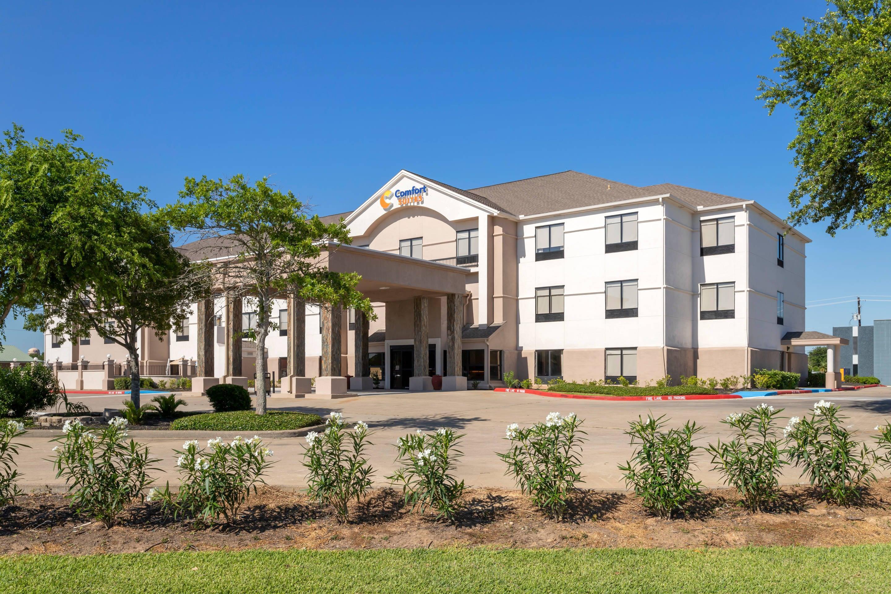 Hotel exterior | Comfort Suites La Porte