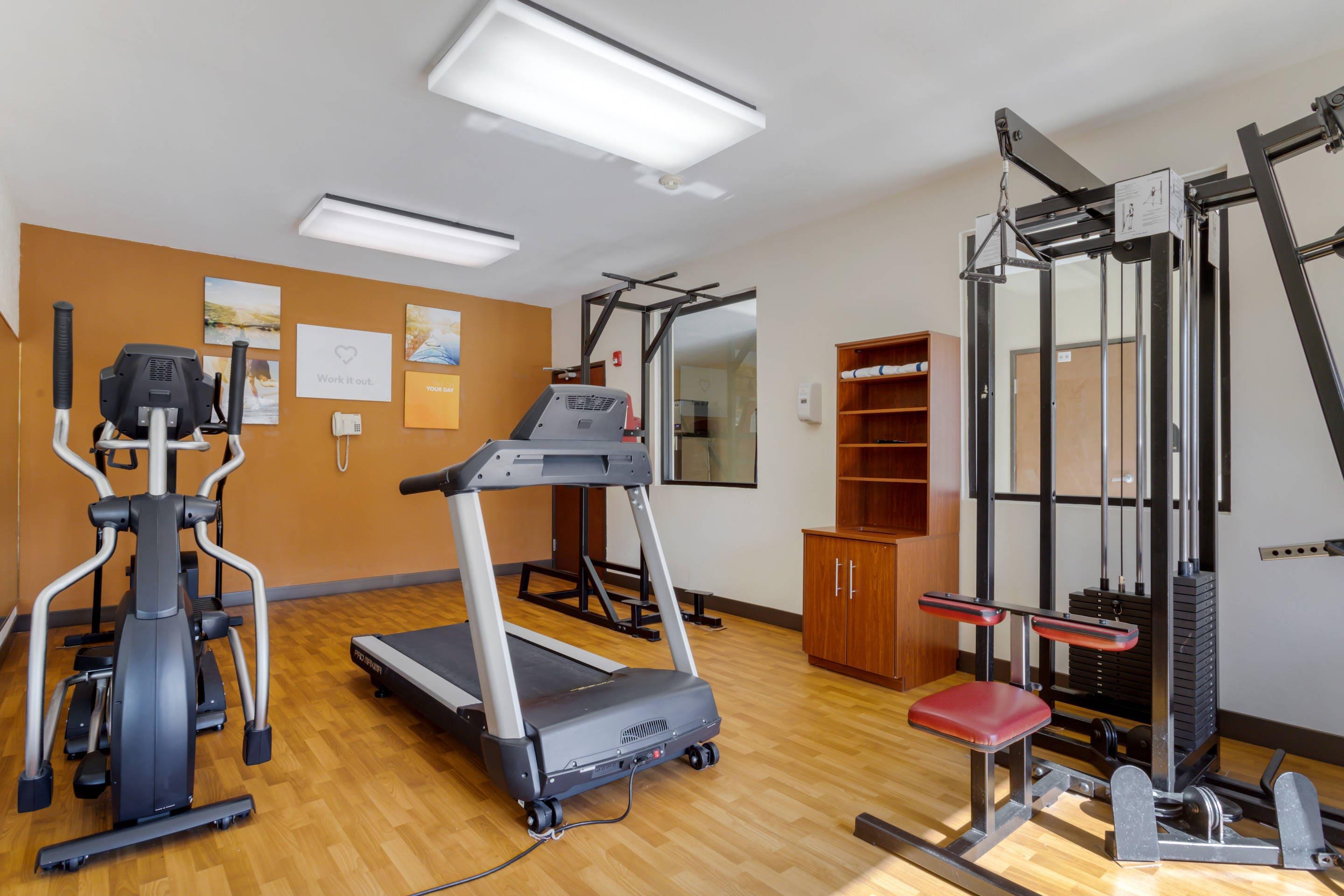 Fitness center | Comfort Suites La Porte