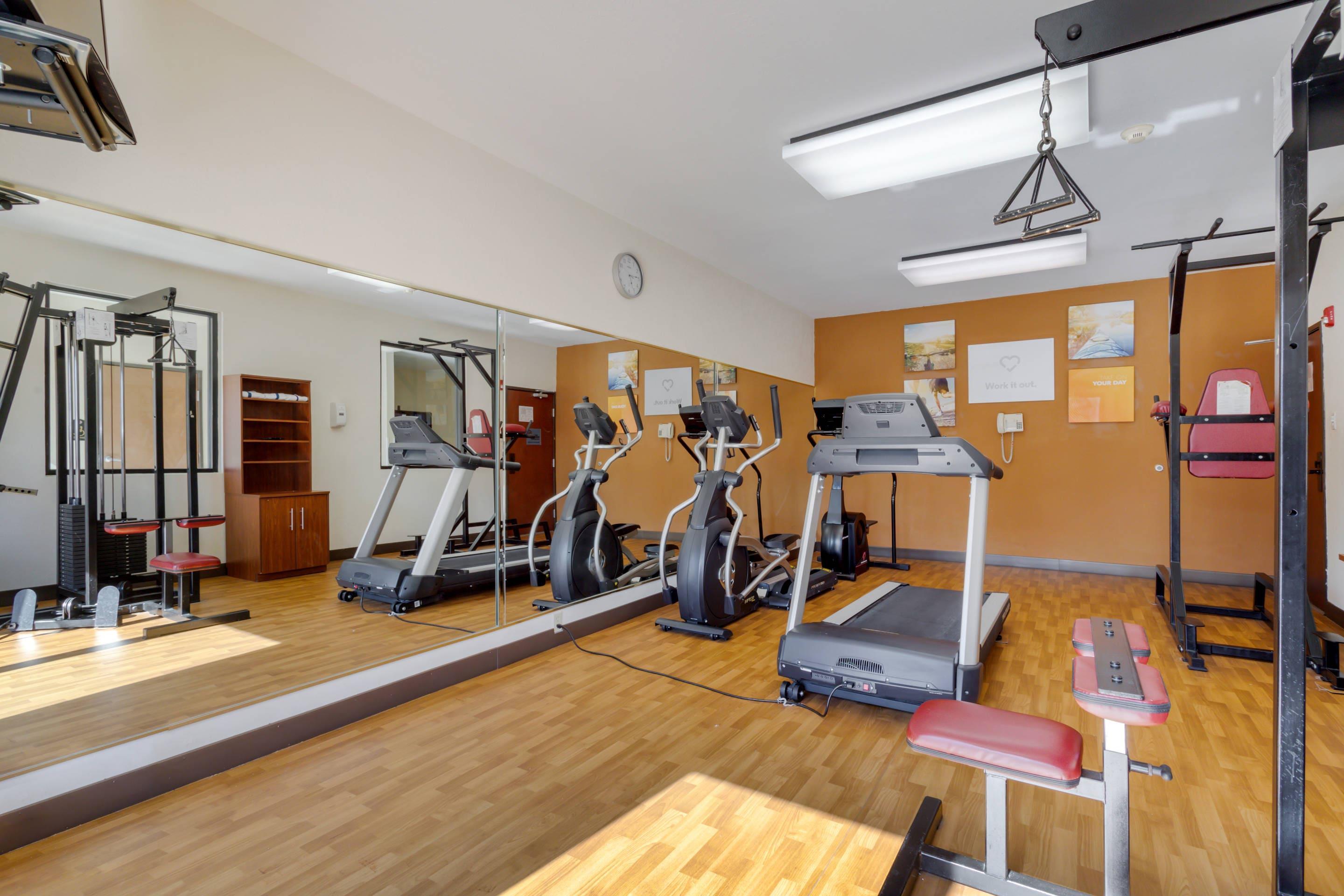 Fitness center | Comfort Suites La Porte
