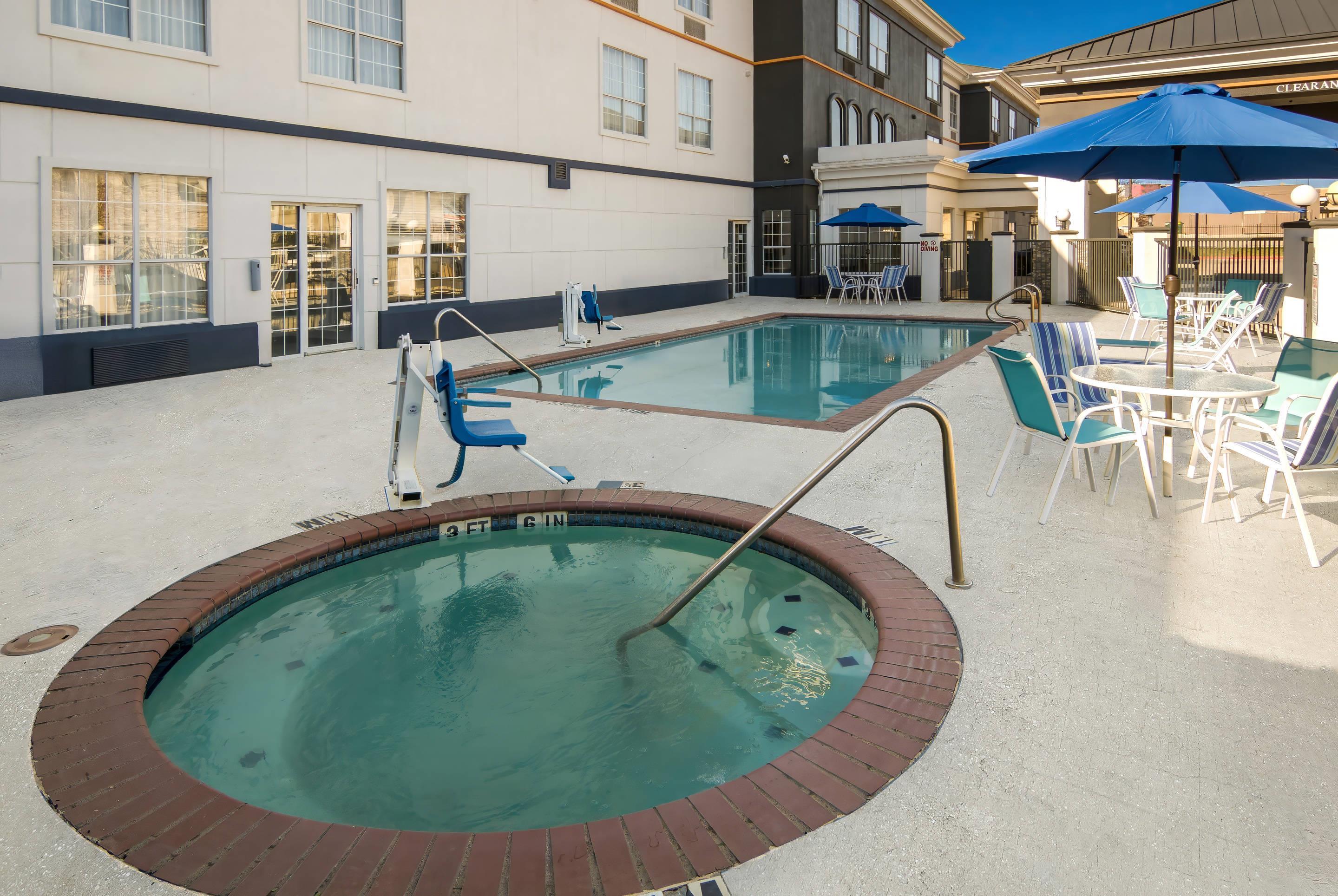 Outdoor pool | Comfort Suites North Fossil Creek