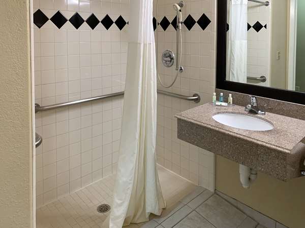  - Quality Suites Northwest Freeway Houston