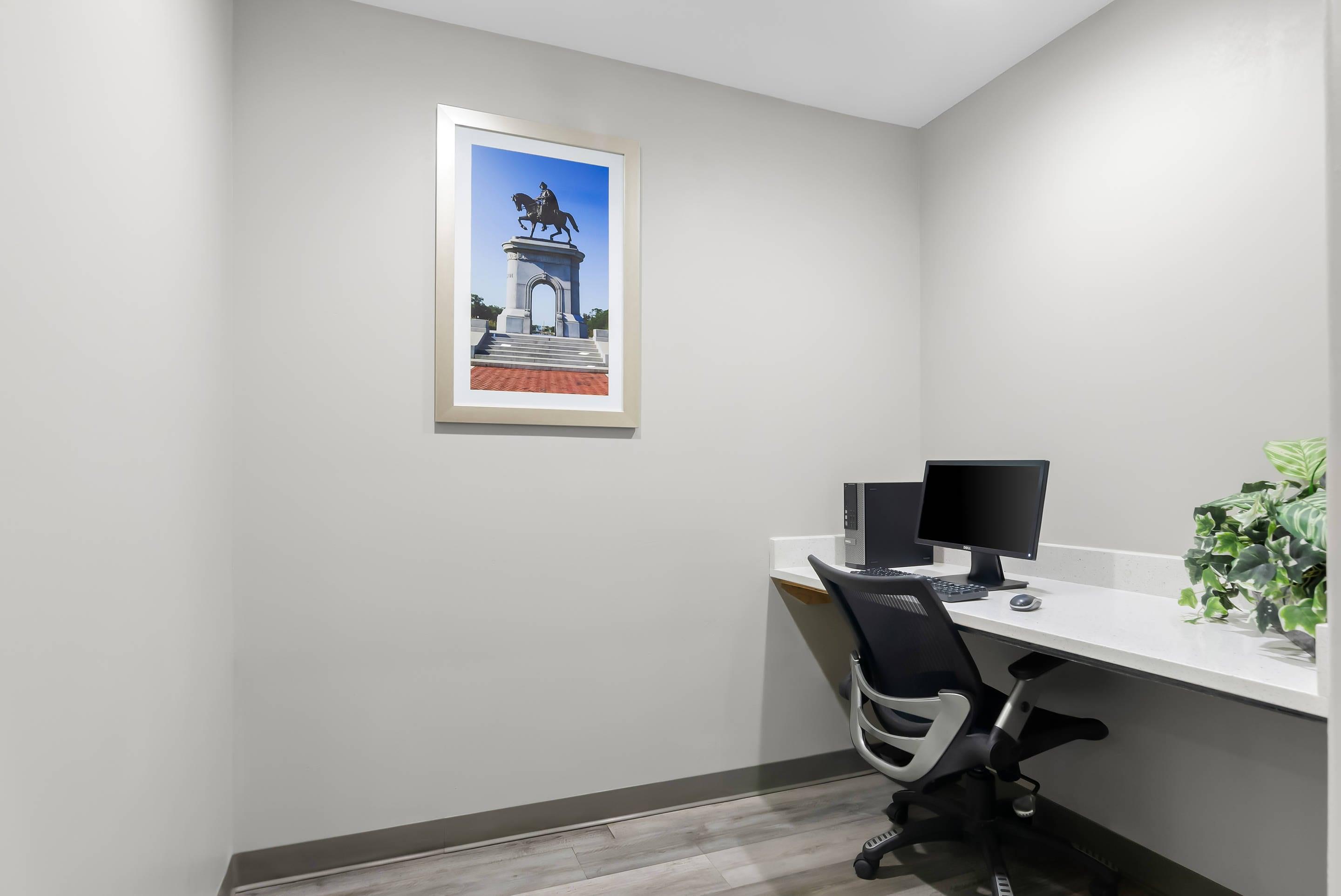 Business center | Quality Suites Houston NW Cy-Fair