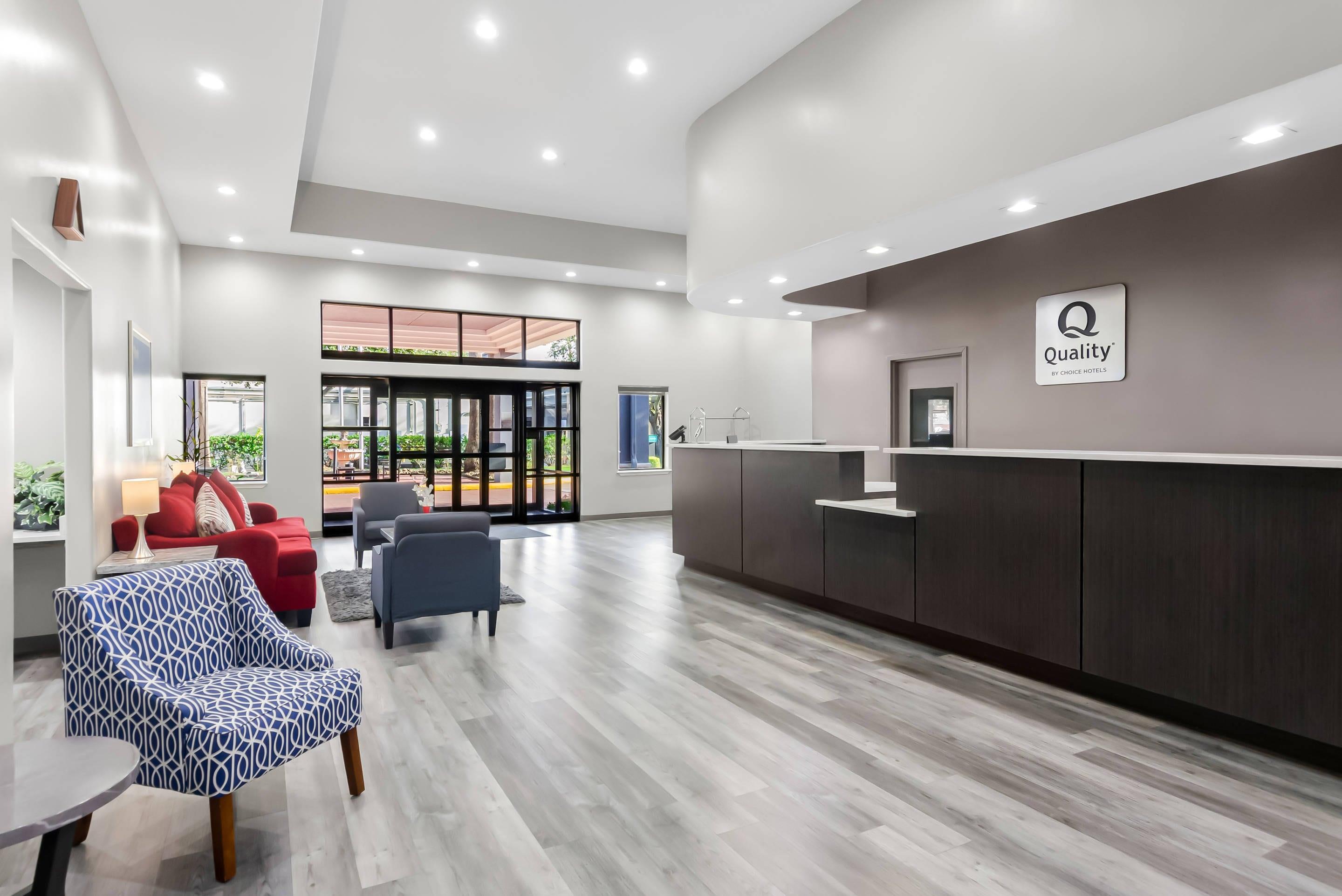 Hotel lobby | Quality Suites Houston NW Cy-Fair