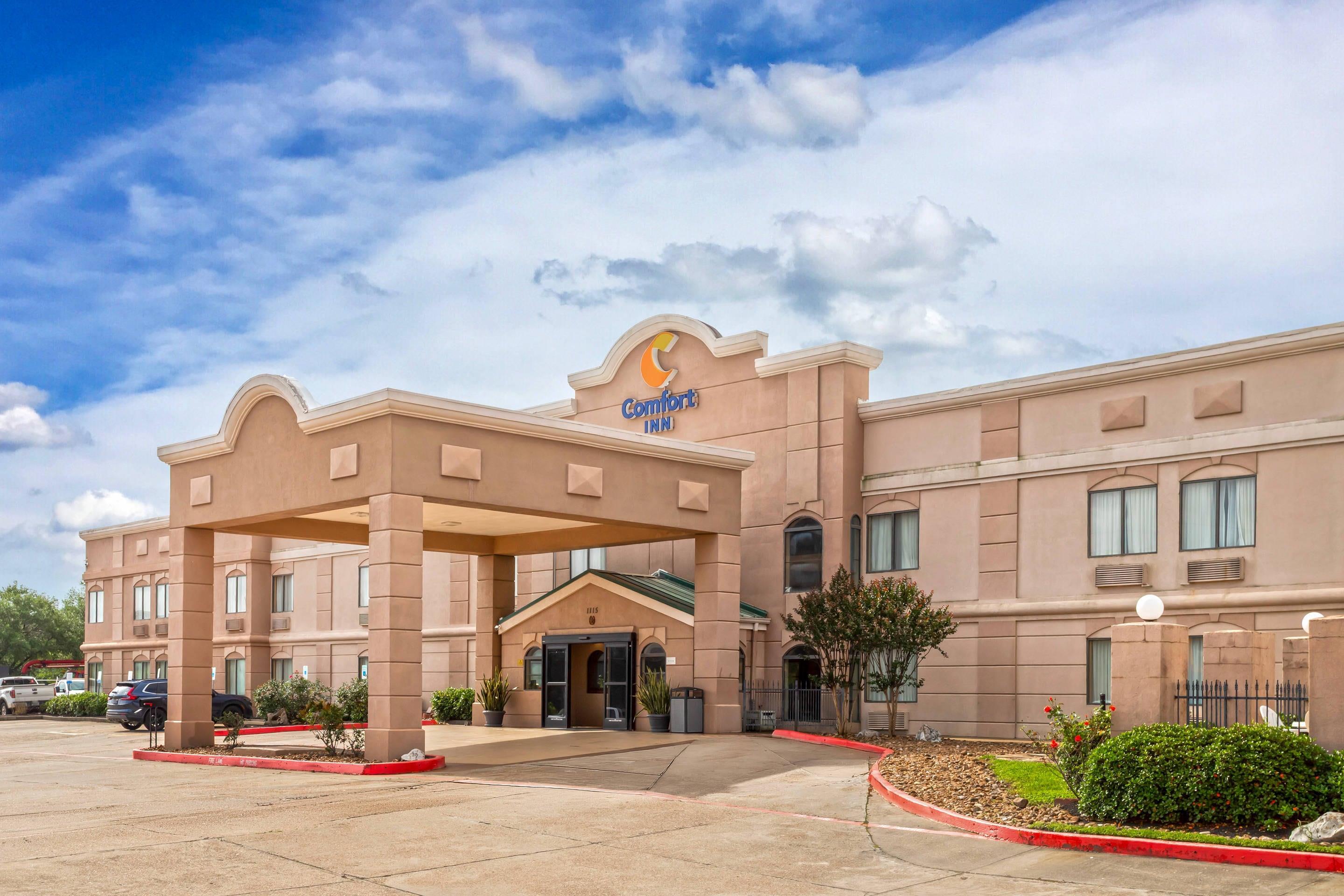 Hotel exterior | Comfort Inn North Conroe